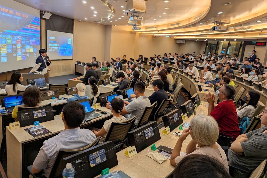 AI 熱潮 華苓論壇點亮企業智能之路 3 S 165109824 1