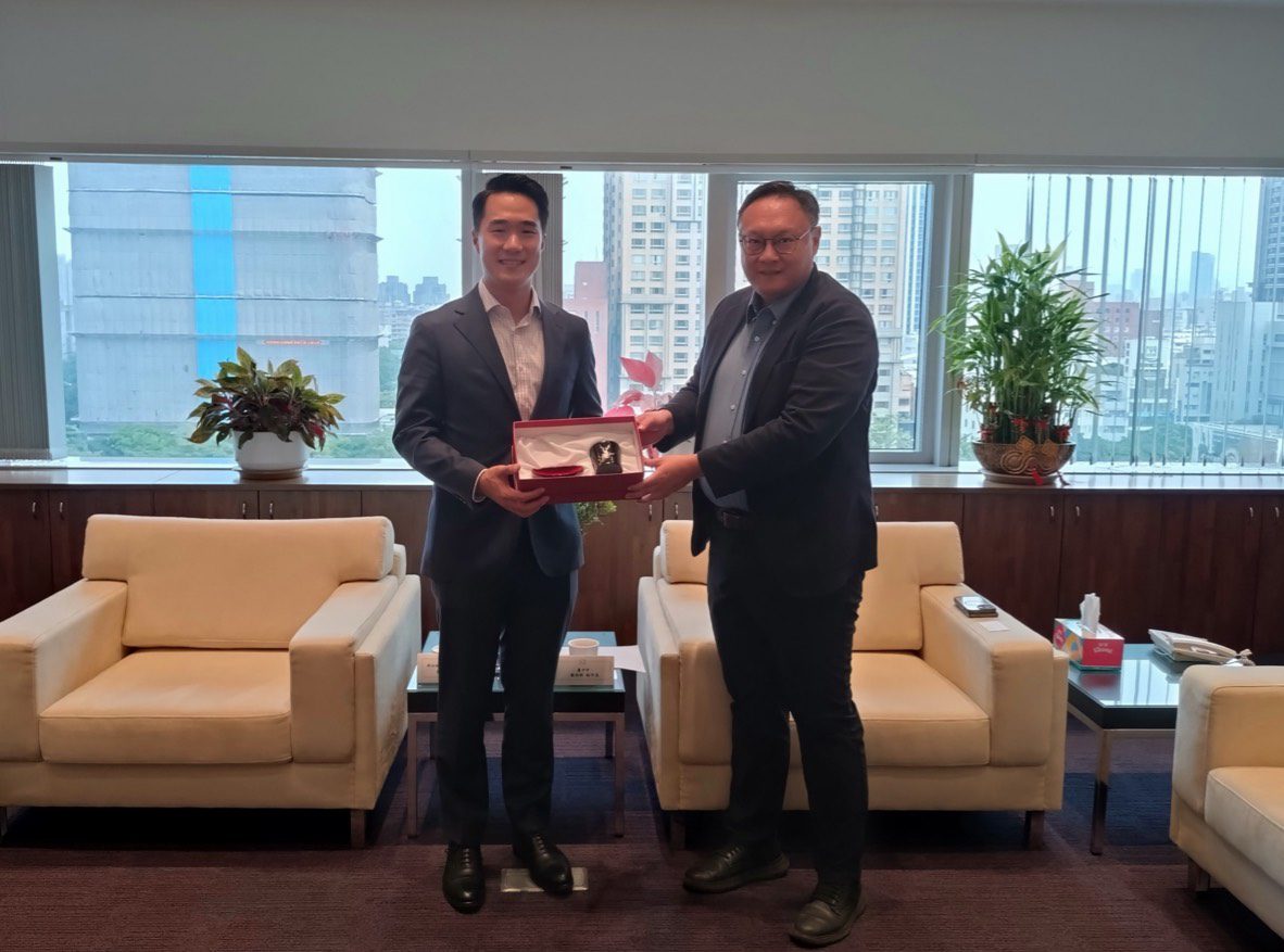 新加坡駐台北商務辦事處蕭偉雄副代表拜會中市府 鄭副市長盼深化經貿文化合作 3