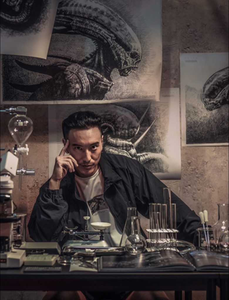 異形00002 780x1024 1