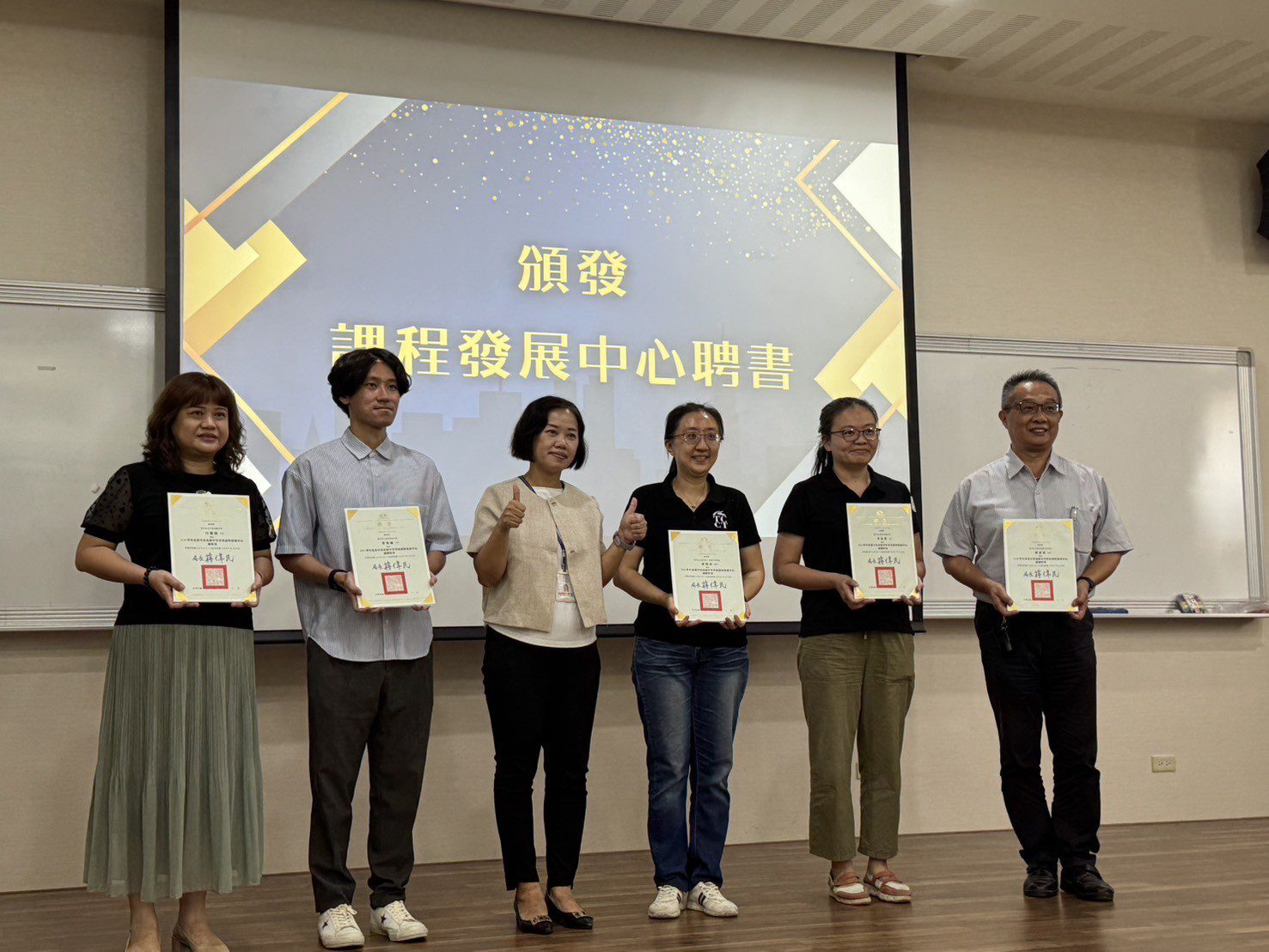 台中設高中課程發展中心推動教育創新成果亮眼 全國特優教案台中佔一半 9 頒發課發中心主政學校主任聘書 0