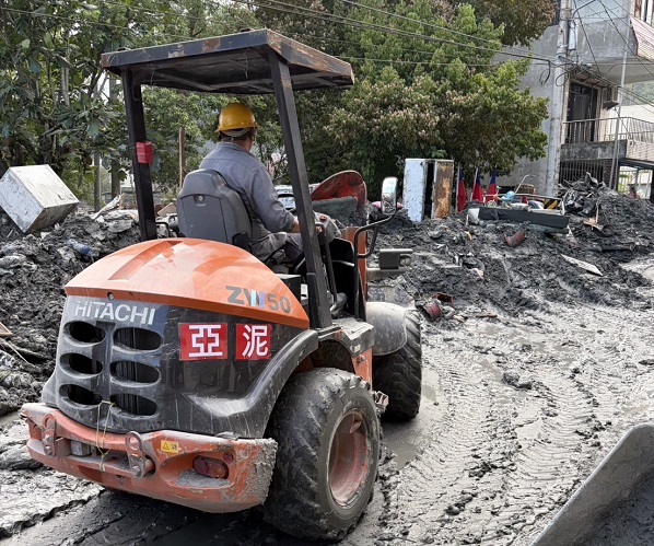 亞泥災後第一時間即投入災後支援行動1 1