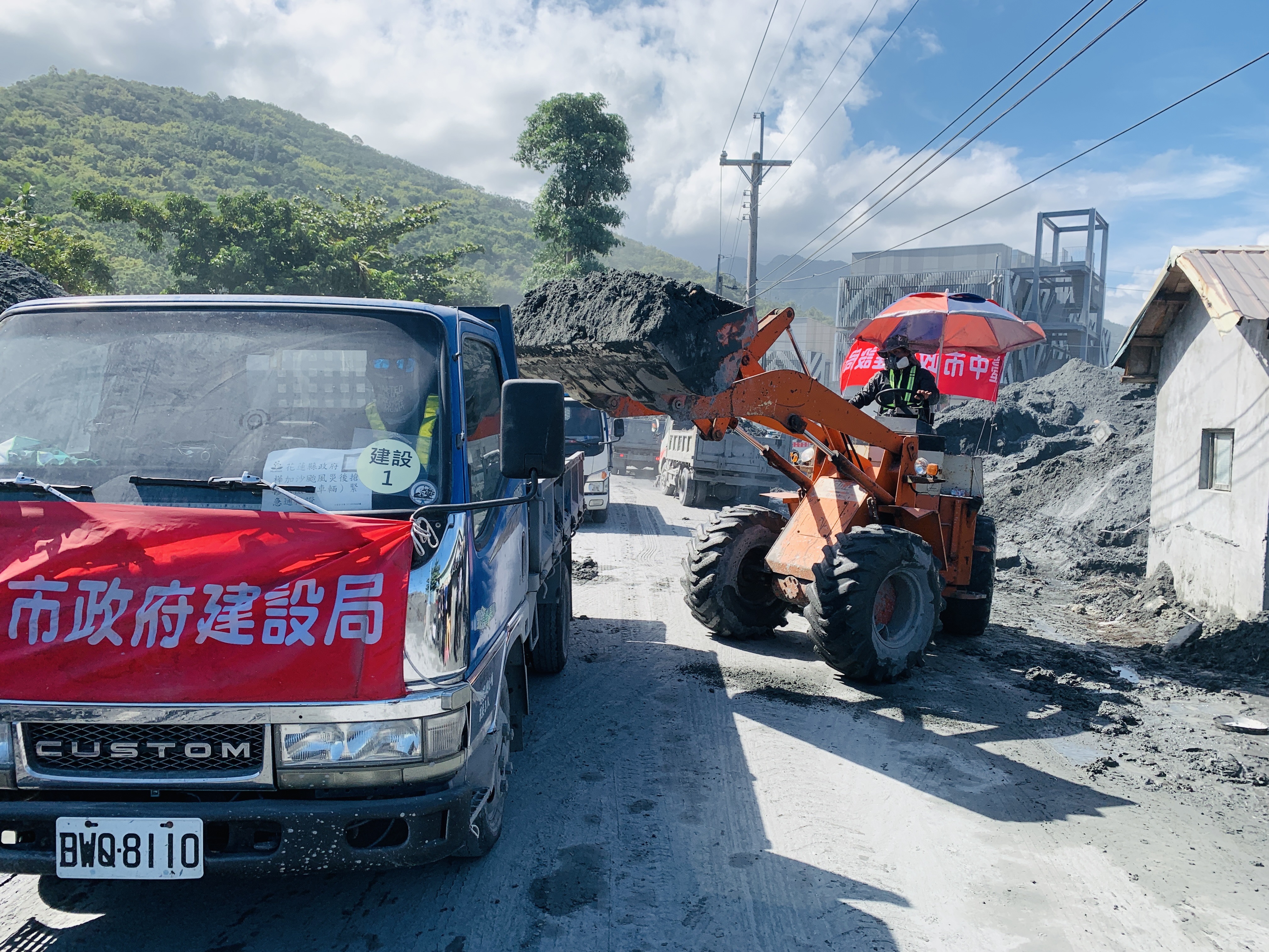 台中隊續馳援花蓮! 中市府救災團員舉家入志工「鏟子超人」行列 義舉當地民眾動容 10 台中隊全力協助花蓮加速復原 0